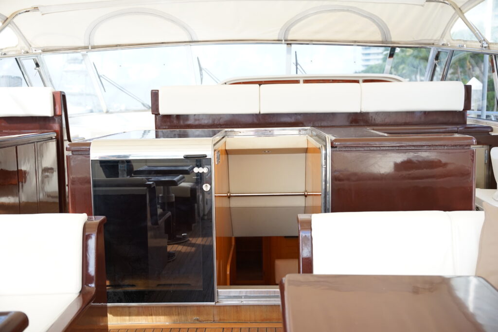 1999 MANGUSTA 80