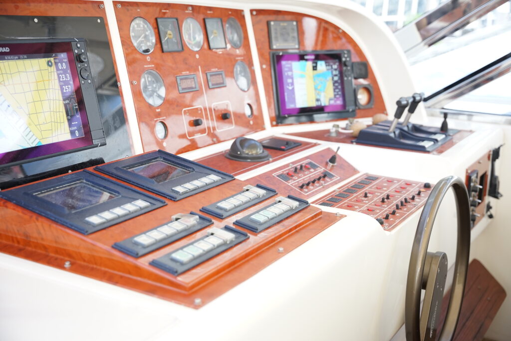 1999 MANGUSTA 80