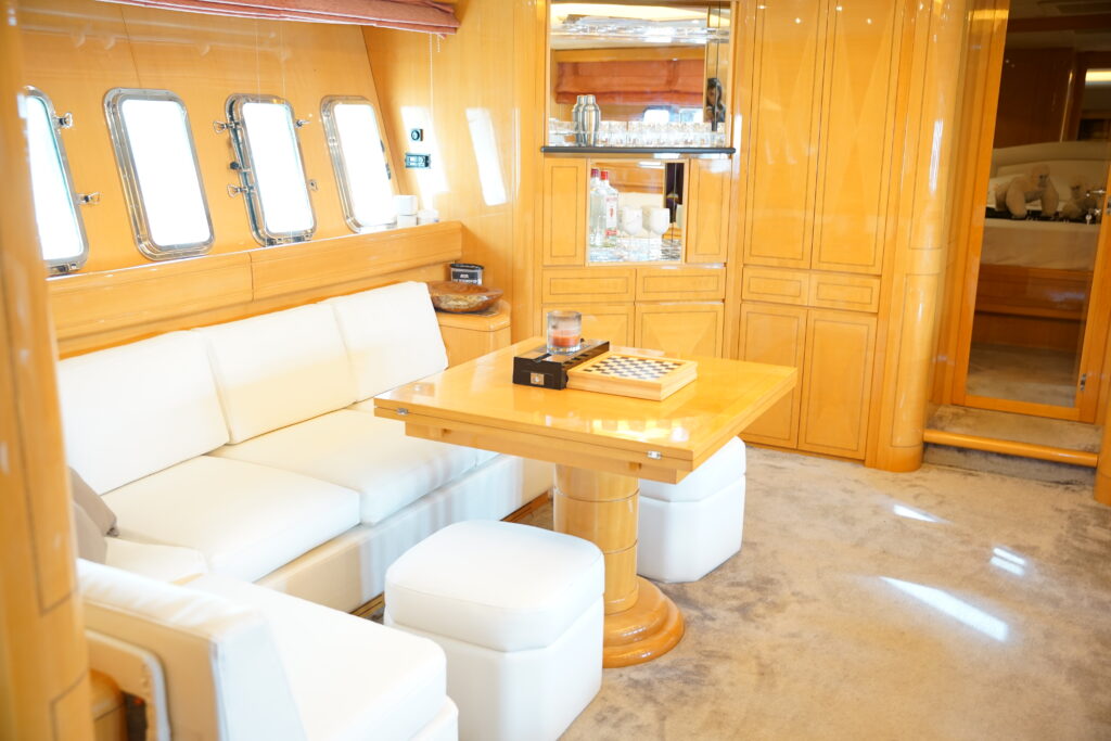 1999 MANGUSTA 80