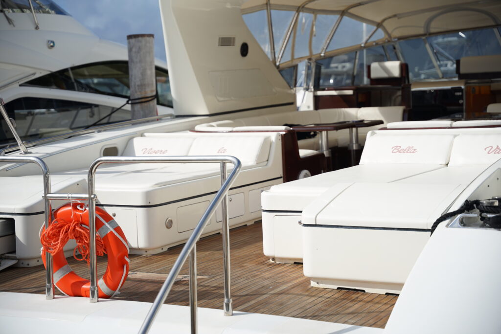 1999 MANGUSTA 80